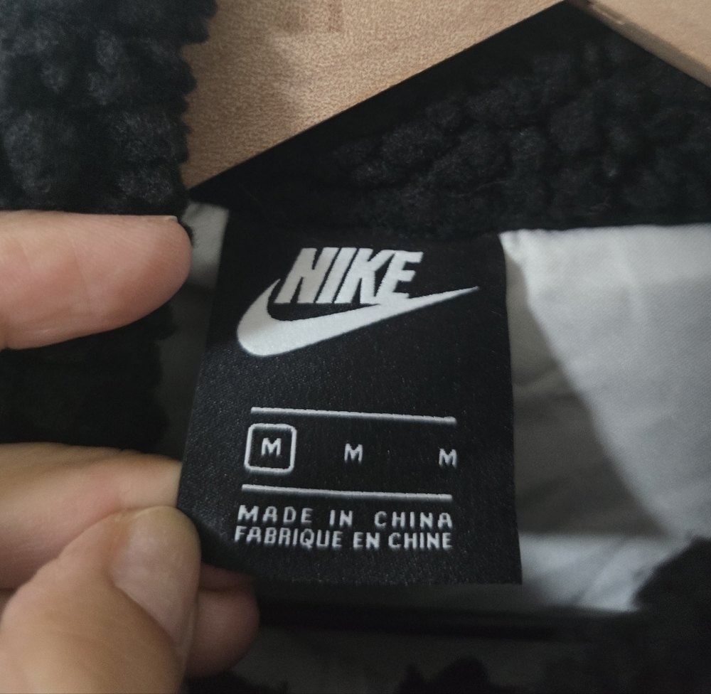 Nike Black Swoosh Sherpa Jacket Size M - Picture 8 of 10